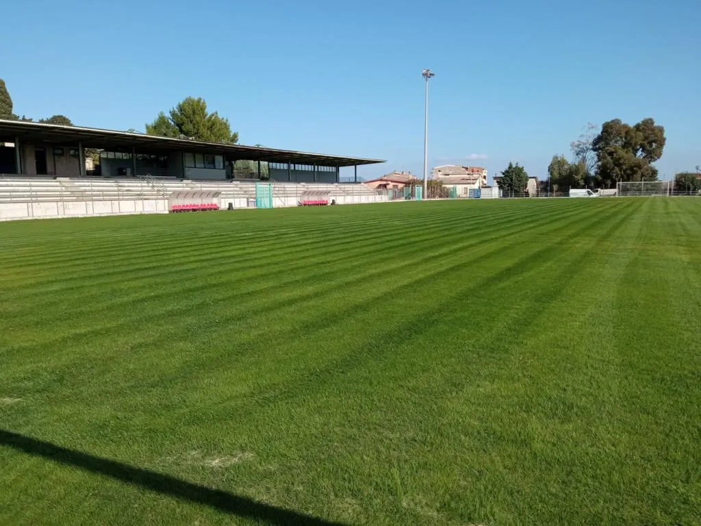 LAVORI DI ADEGUAMENTO E REALIZZAZIONE DEL MANTO IN ERBA ARTIFICIALE DELLO STADIO COMUNALE